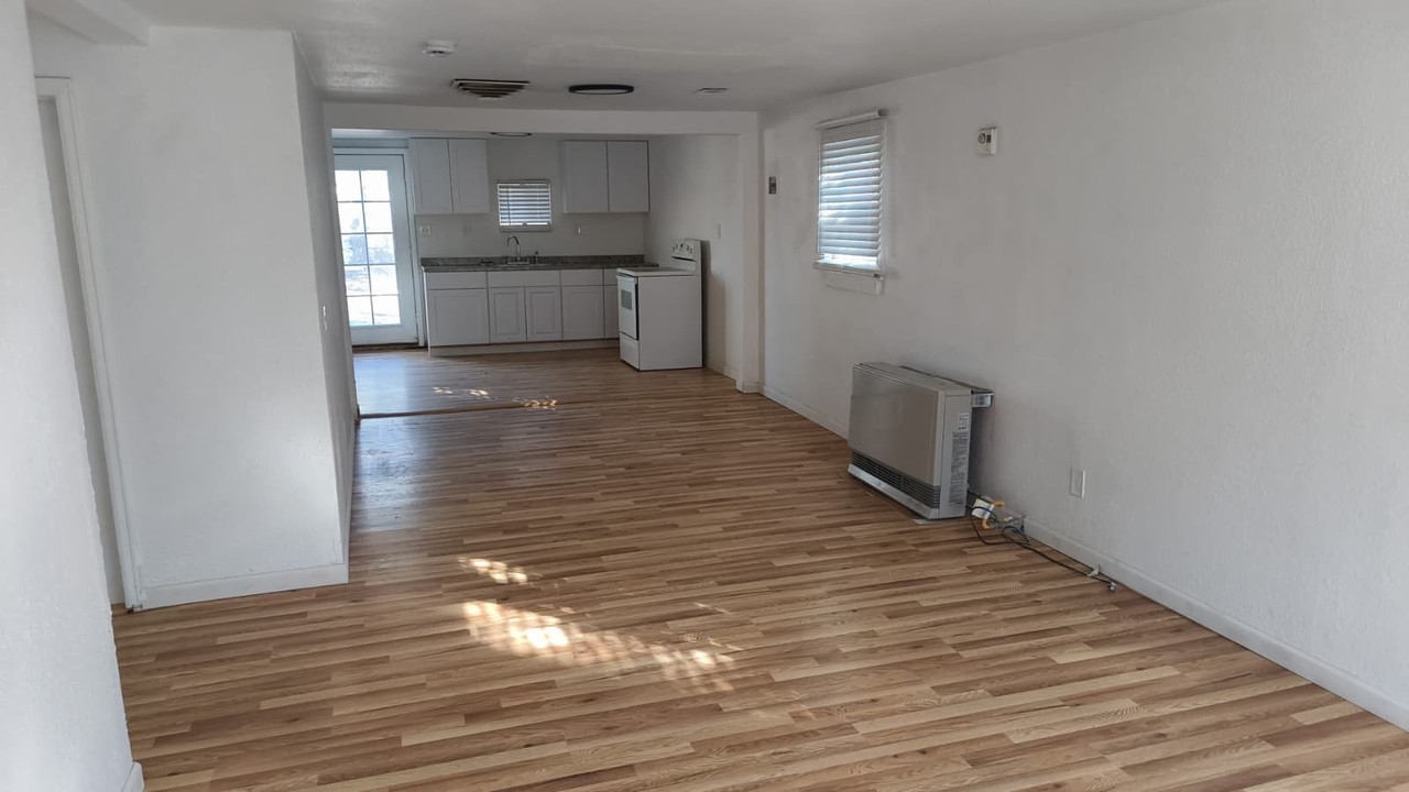 2105 W 19th St - Photo 4 of 11