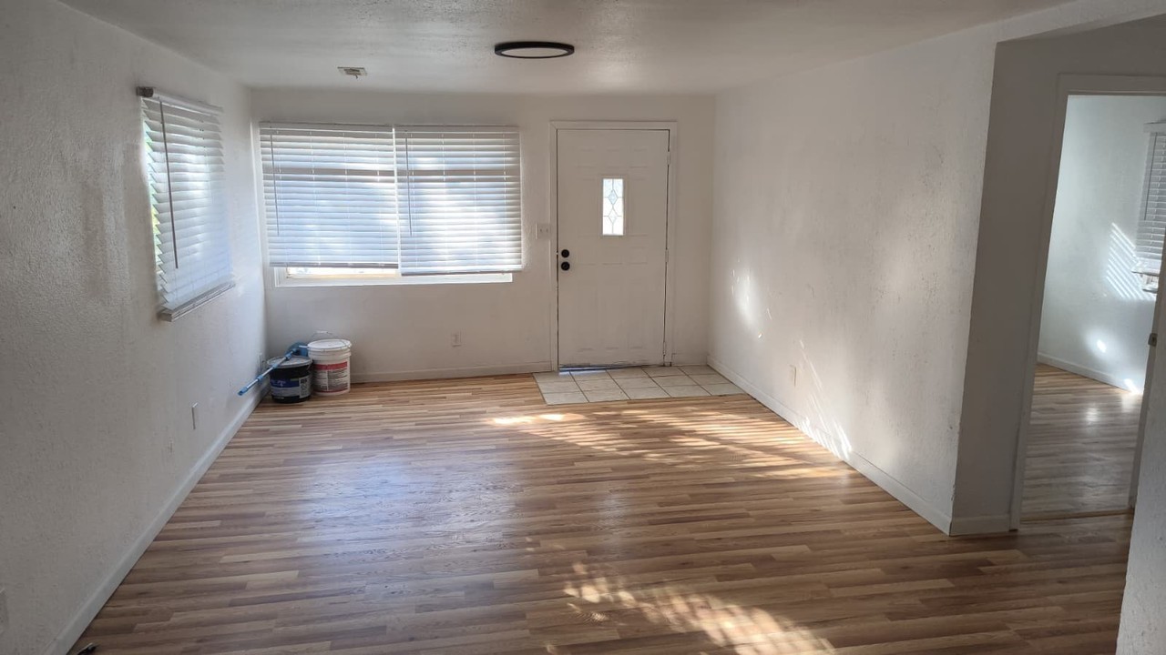 2105 W 19th St - Photo 5 of 11