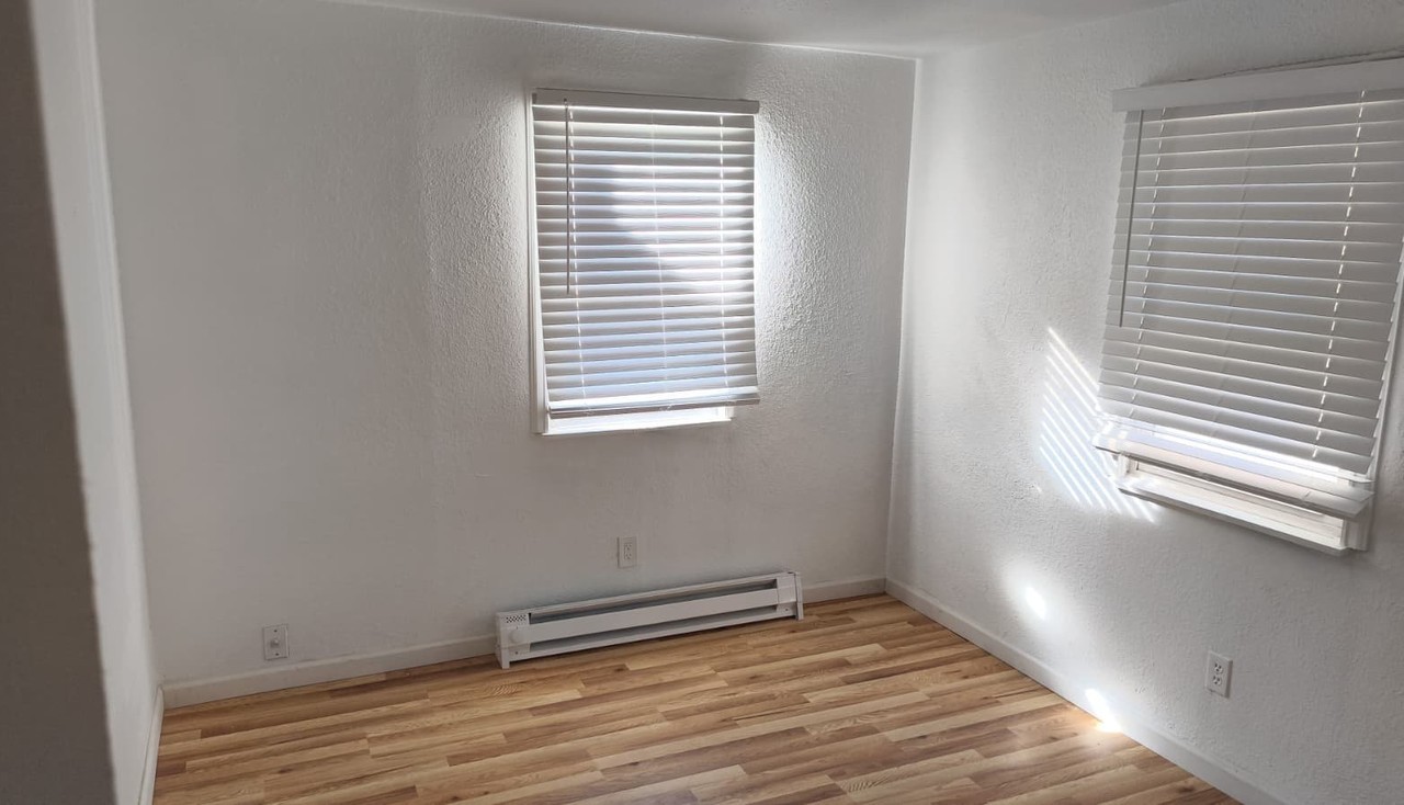 2105 W 19th St - Photo 6 of 11