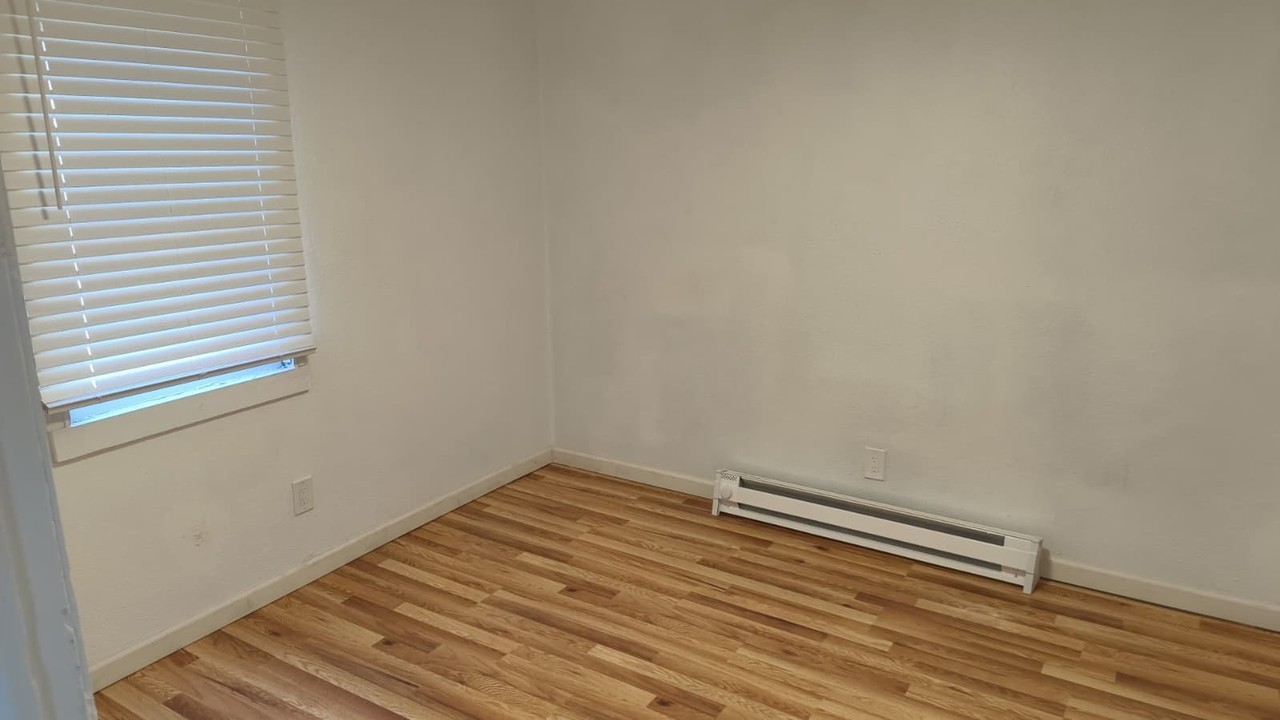 2105 W 19th St - Photo 7 of 11