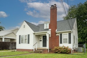 featured image of 104 S Weinbach Ave