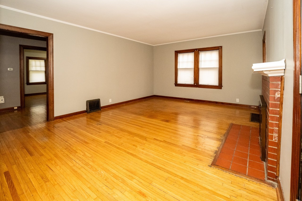 104 S Weinbach Ave - Photo 3 of 20
