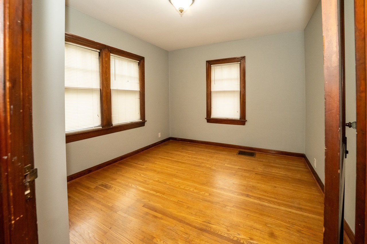 104 S Weinbach Ave - Photo 6 of 20