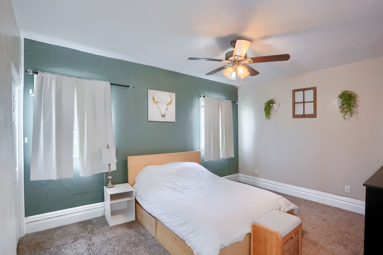 323 Virginia Ave - Photo 3 of 20