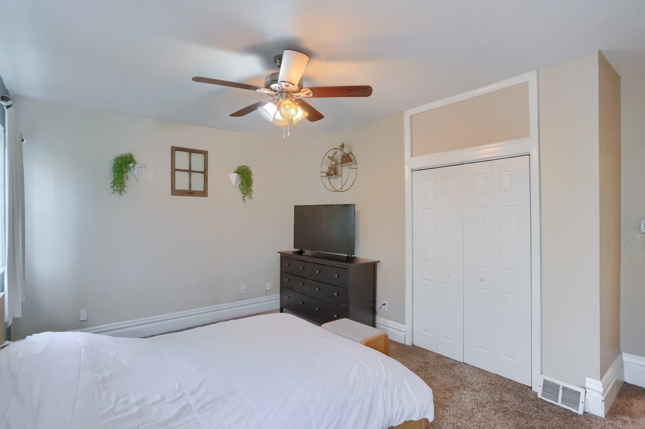 323 Virginia Ave - Photo 4 of 20