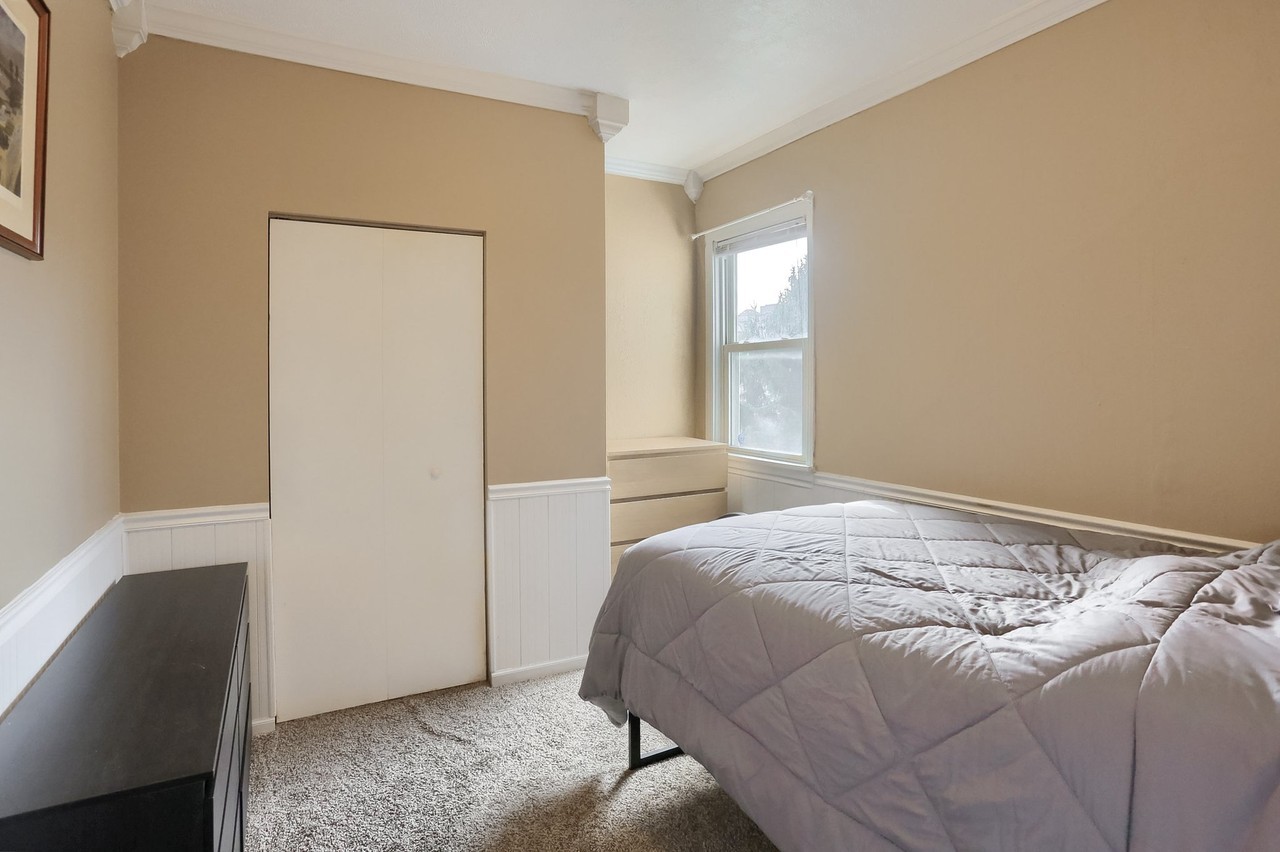323 Virginia Ave - Photo 6 of 20