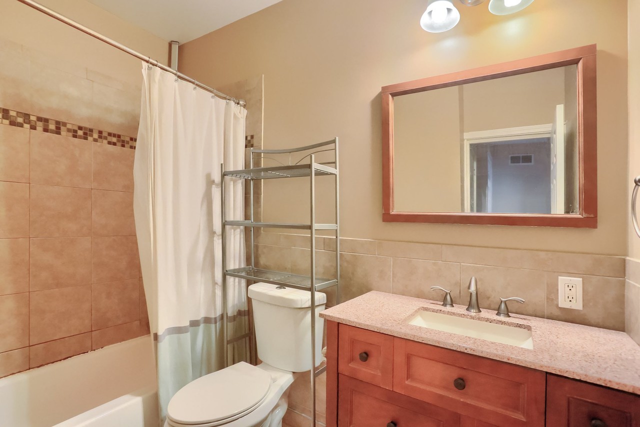 323 Virginia Ave - Photo 7 of 20