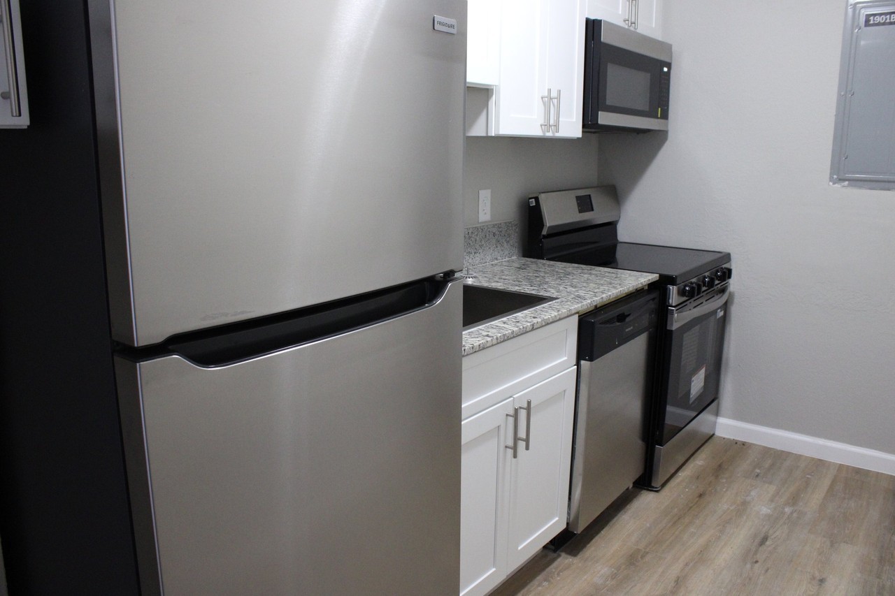 1907 Broad St Apt A #NA - Photo 2 of 10