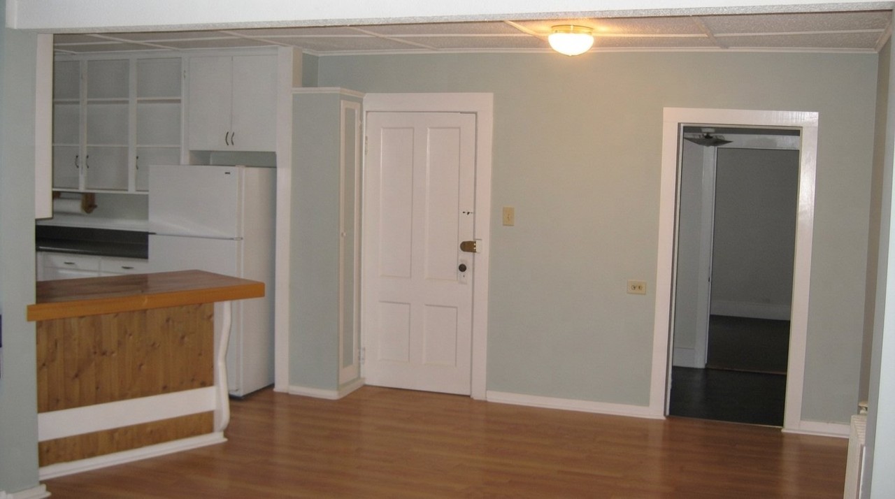 932 E Main St #B - Photo 3 of 5