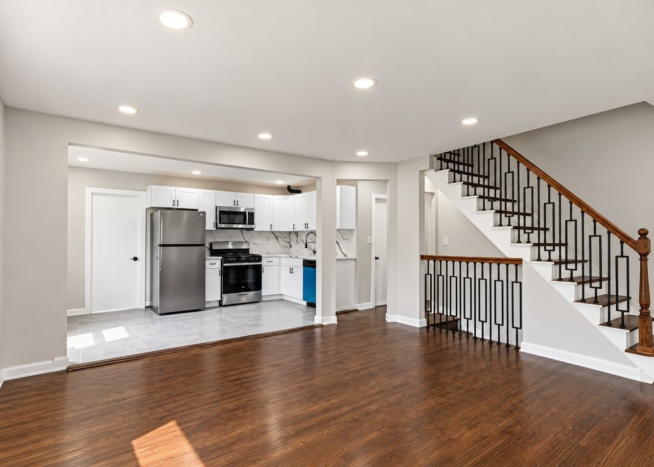 808 Tompkins Ave - Photo 7 of 16