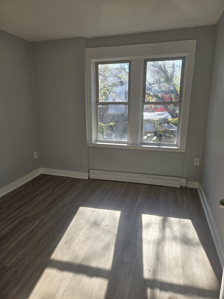 31 Whittier St #3 - Photo 4 of 9