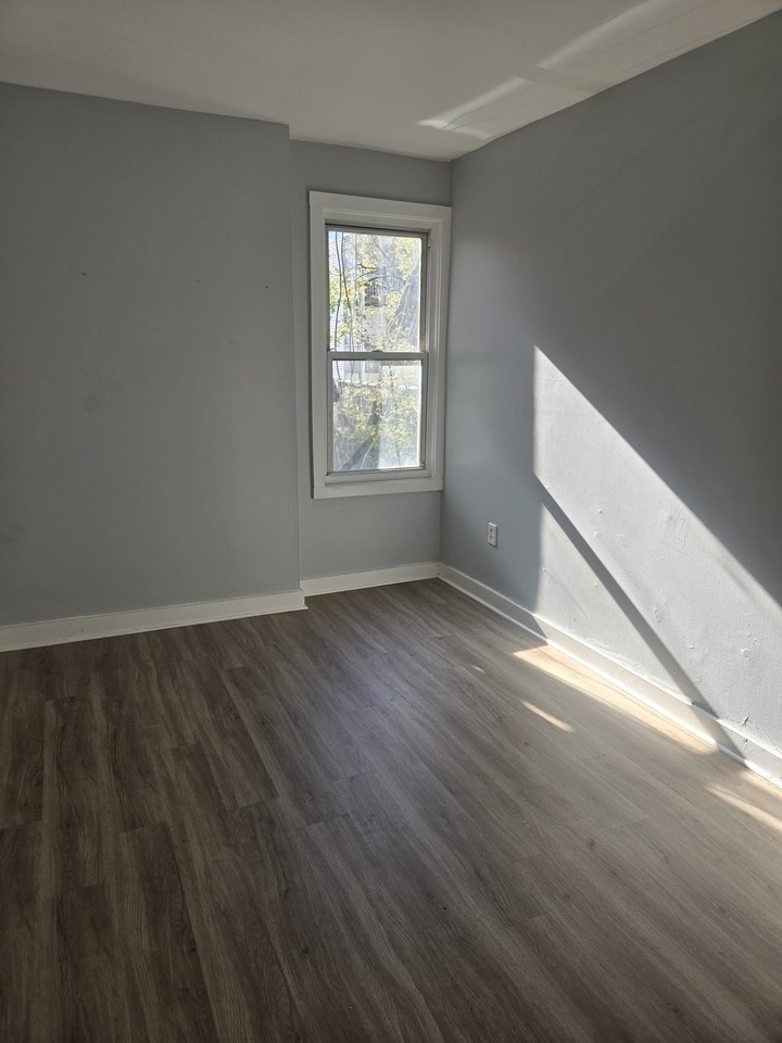 31 Whittier St #3 - Photo 5 of 9