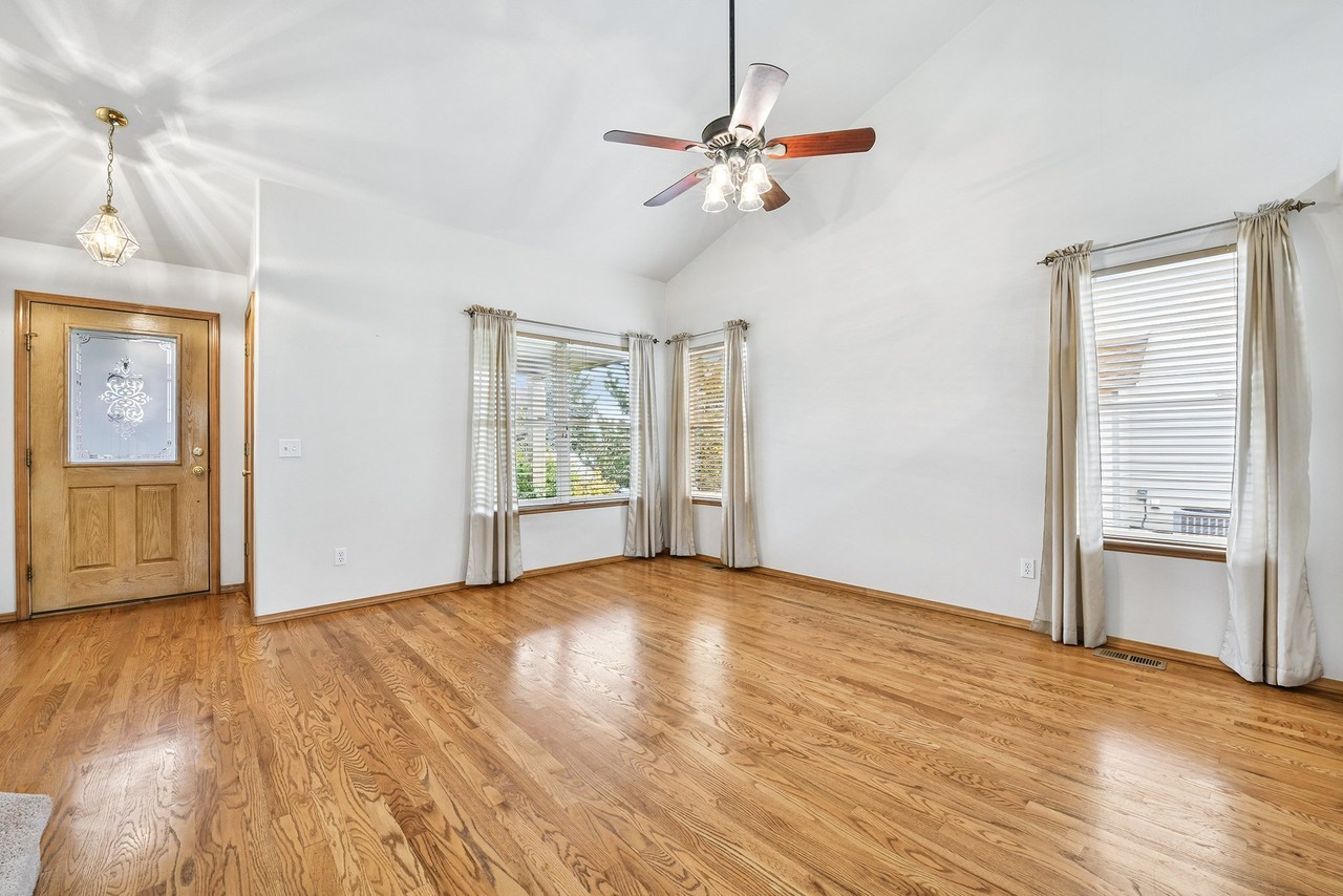 15647 Split Creek Dr - Photo 5 of 19