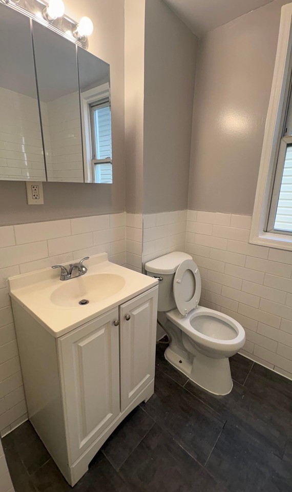 576 Hawthorne Ave #2 - Photo 4 of 11