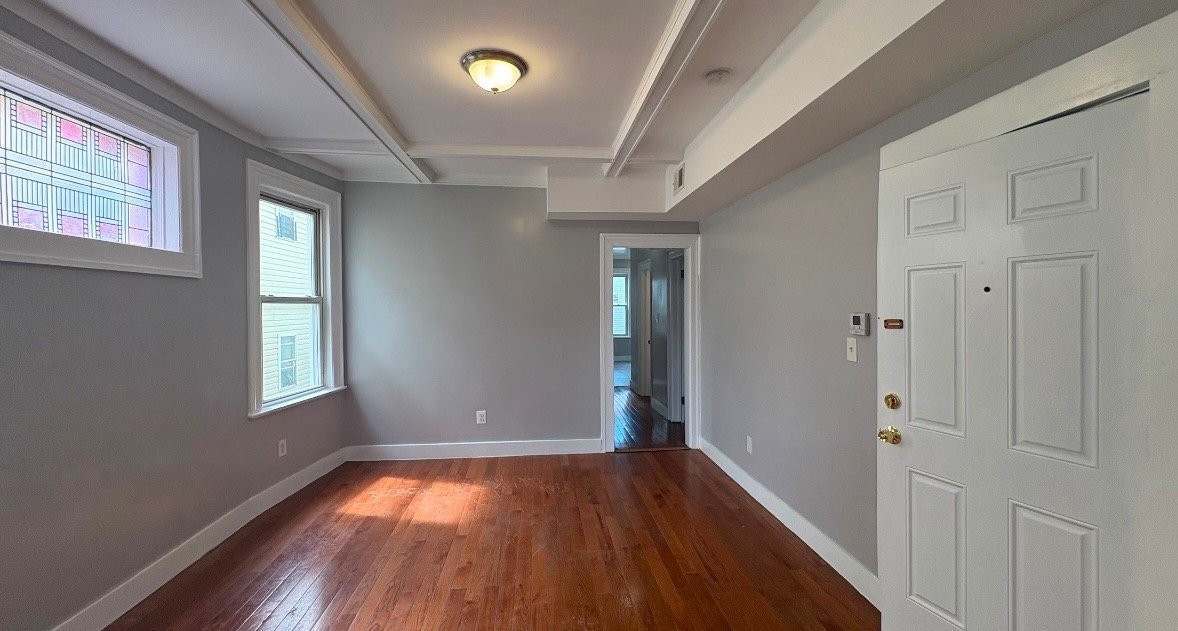 576 Hawthorne Ave #2 - Photo 6 of 11