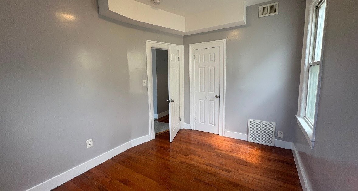 576 Hawthorne Ave #2 - Photo 7 of 11