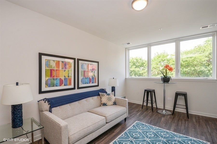 1301 N La Salle Dr #201 - Photo 3 of 20