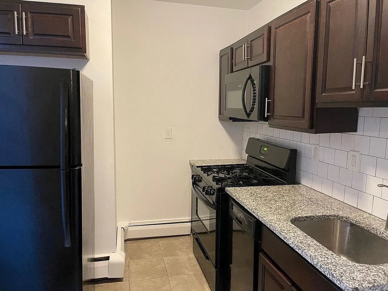 202 E Hanover St #4A - Photo 6 of 9