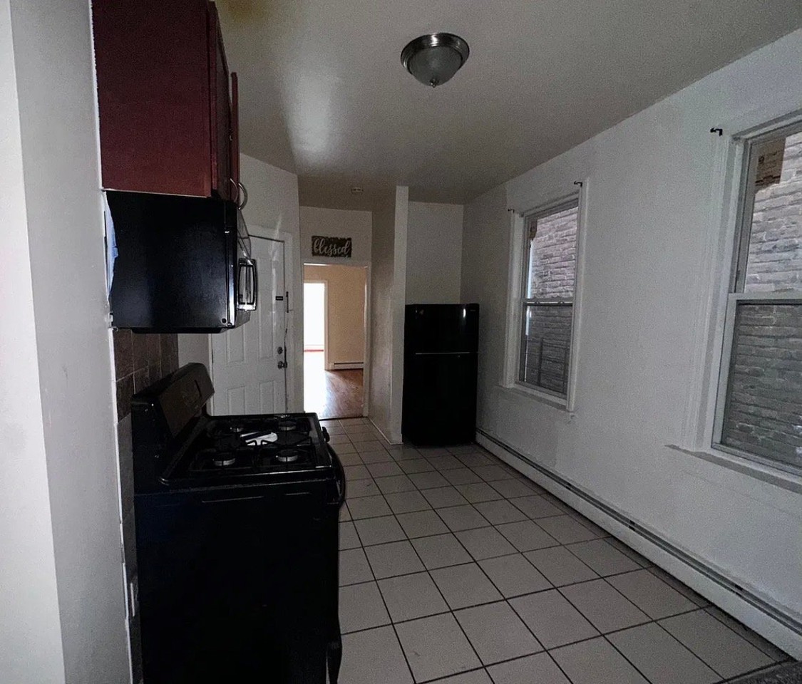 149 Wilkinson Ave #2L - Photo 2 of 10