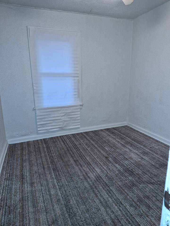 352 Matthews St - Photo 4 of 6