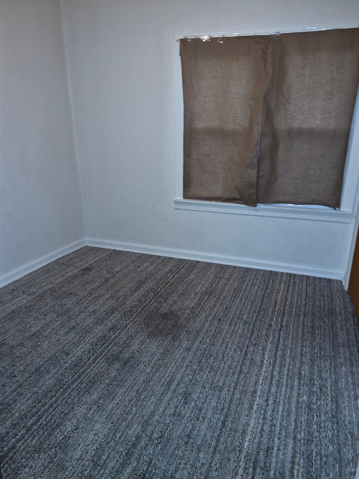 352 Matthews St - Photo 5 of 6