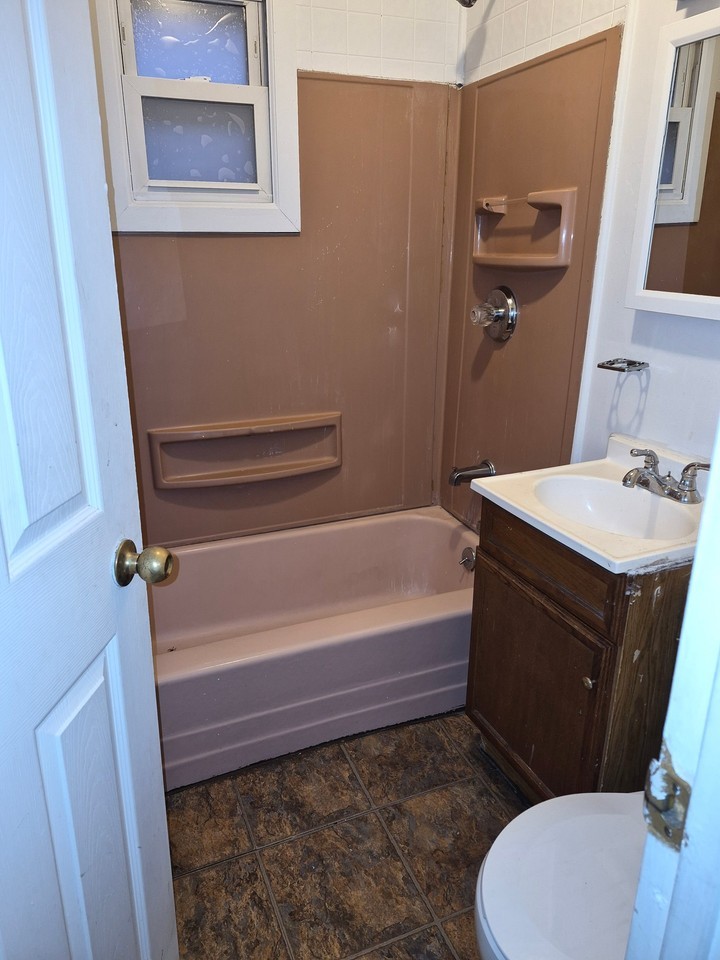 352 Matthews St - Photo 6 of 6