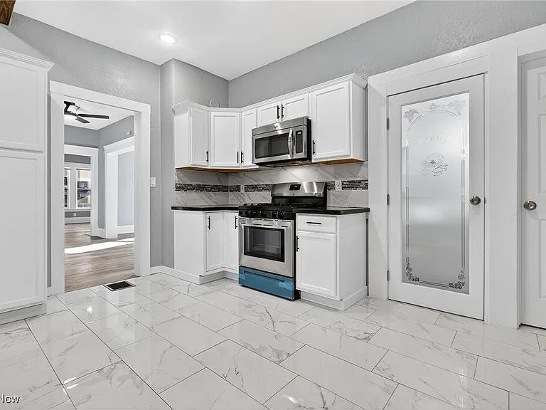 2202 E 100th St - Photo 4 of 11