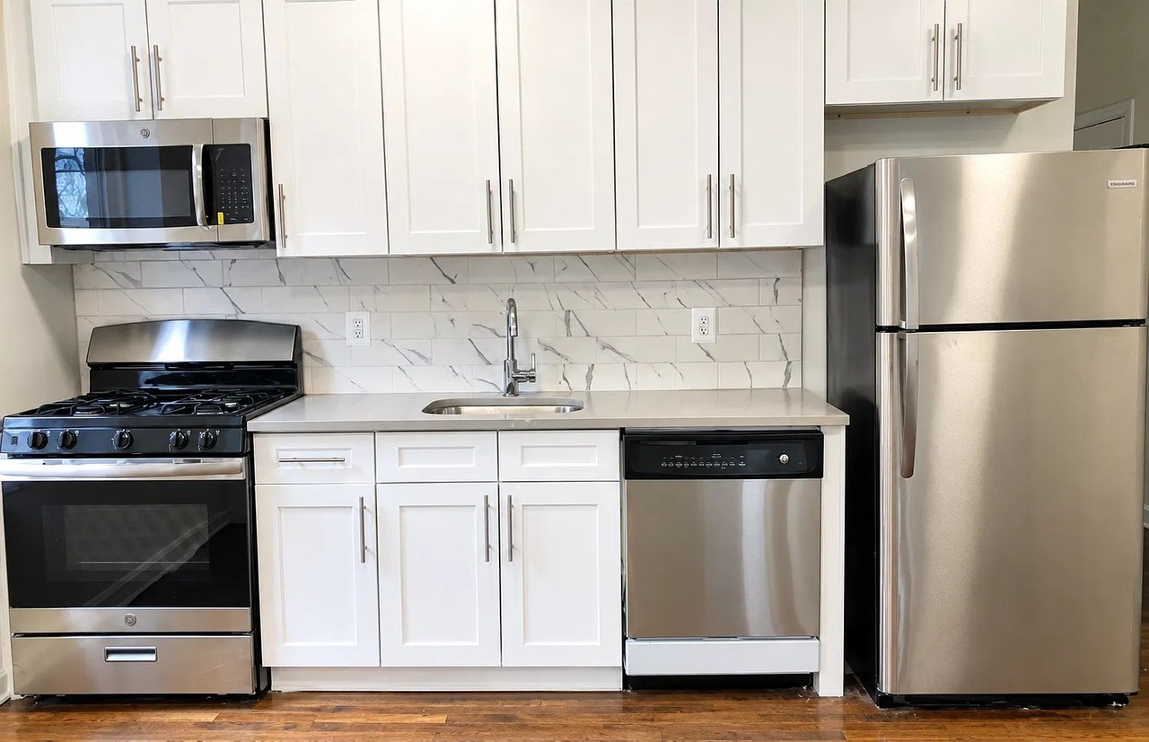 824 Avenue C #C2 - Photo 2 of 6
