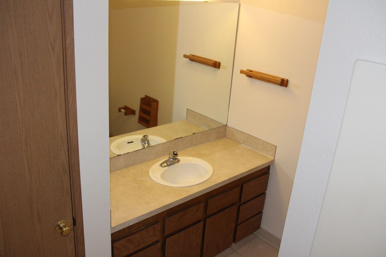 PILOT BUTTE TOWNHOMES - Photo 4 of 7