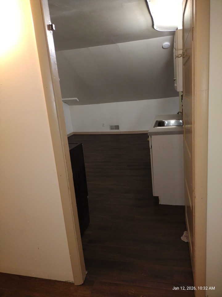 213 - 215 South Jefferson Street - Photo 4 of 9