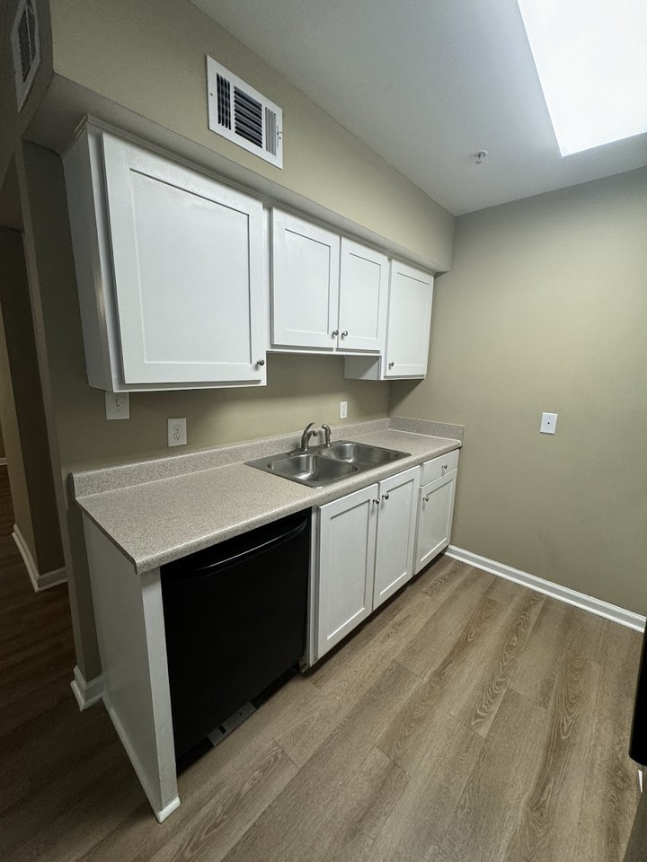 411 Baldwin Crt - Photo 7 of 50