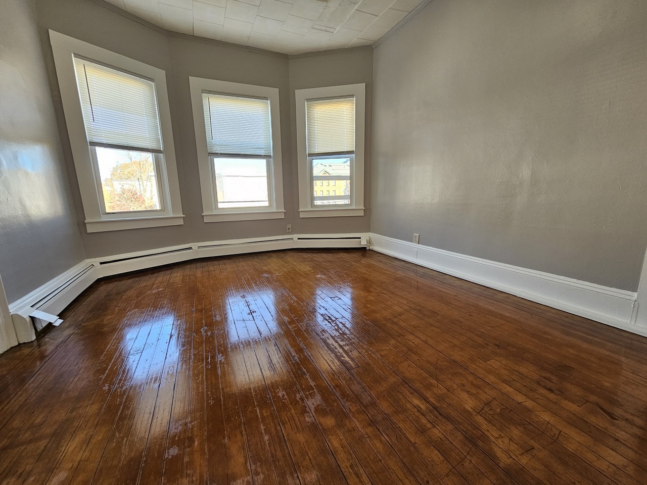 119 Newbury St - Photo 5 of 7