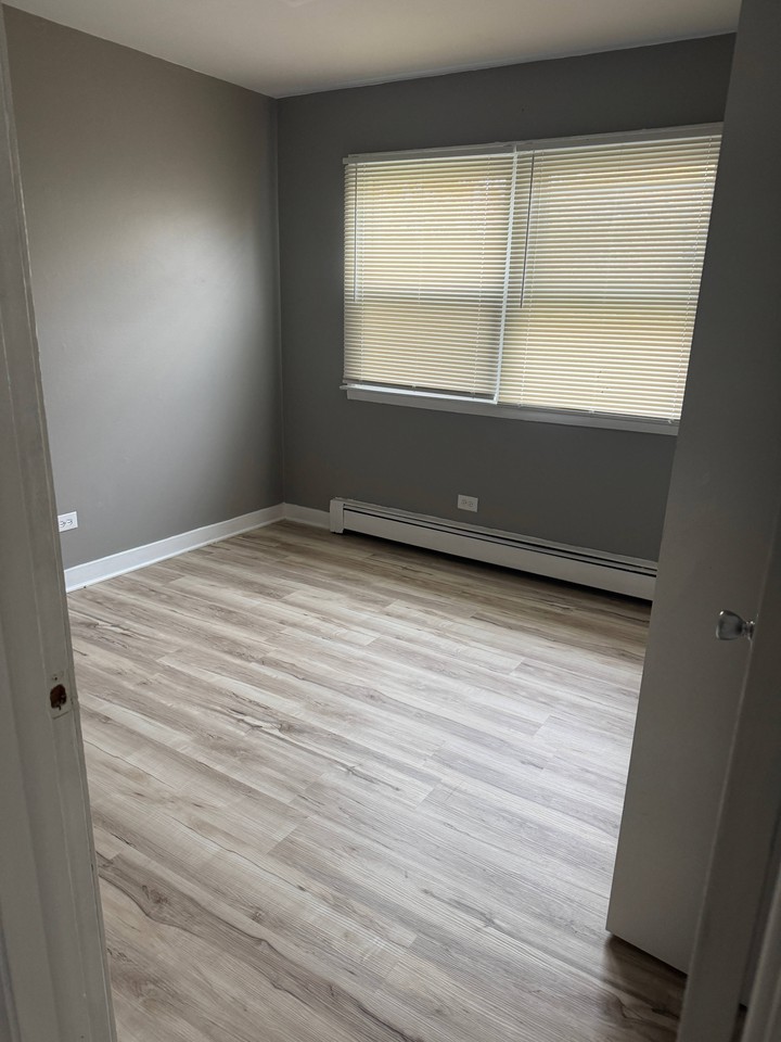 Lindenwood 4316-4336 LLC - Photo 4 of 5