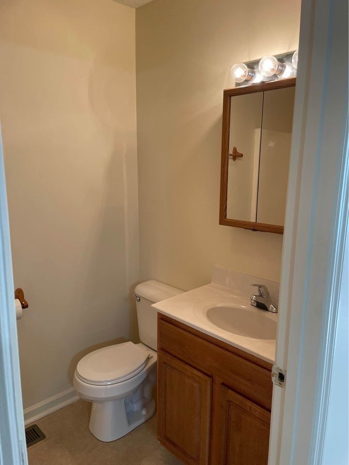 215 Aqueduct Drive - Photo 3 of 7