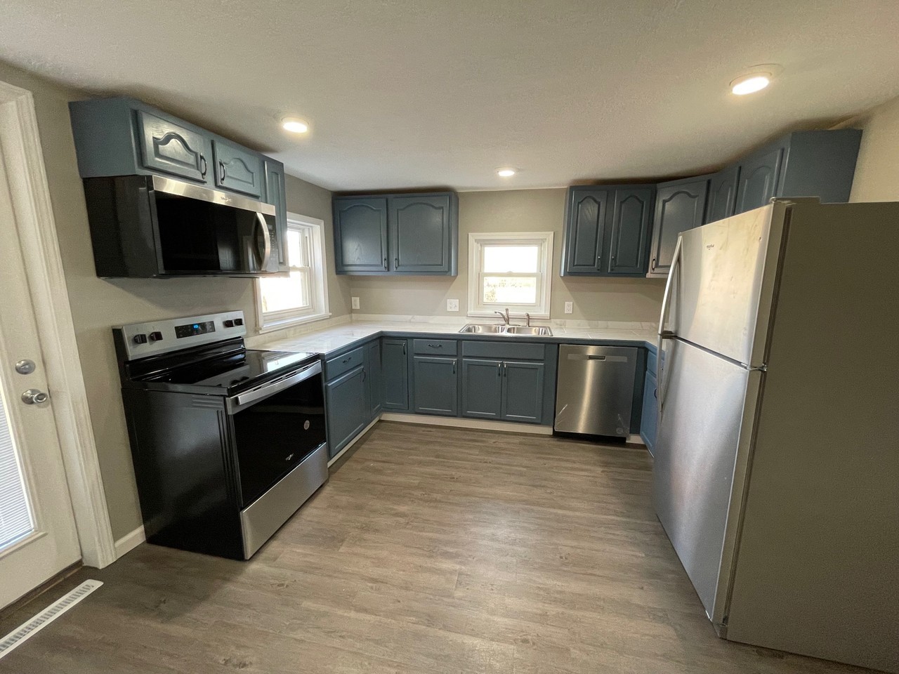 514 W 6th St #1 - Photo 4 of 21