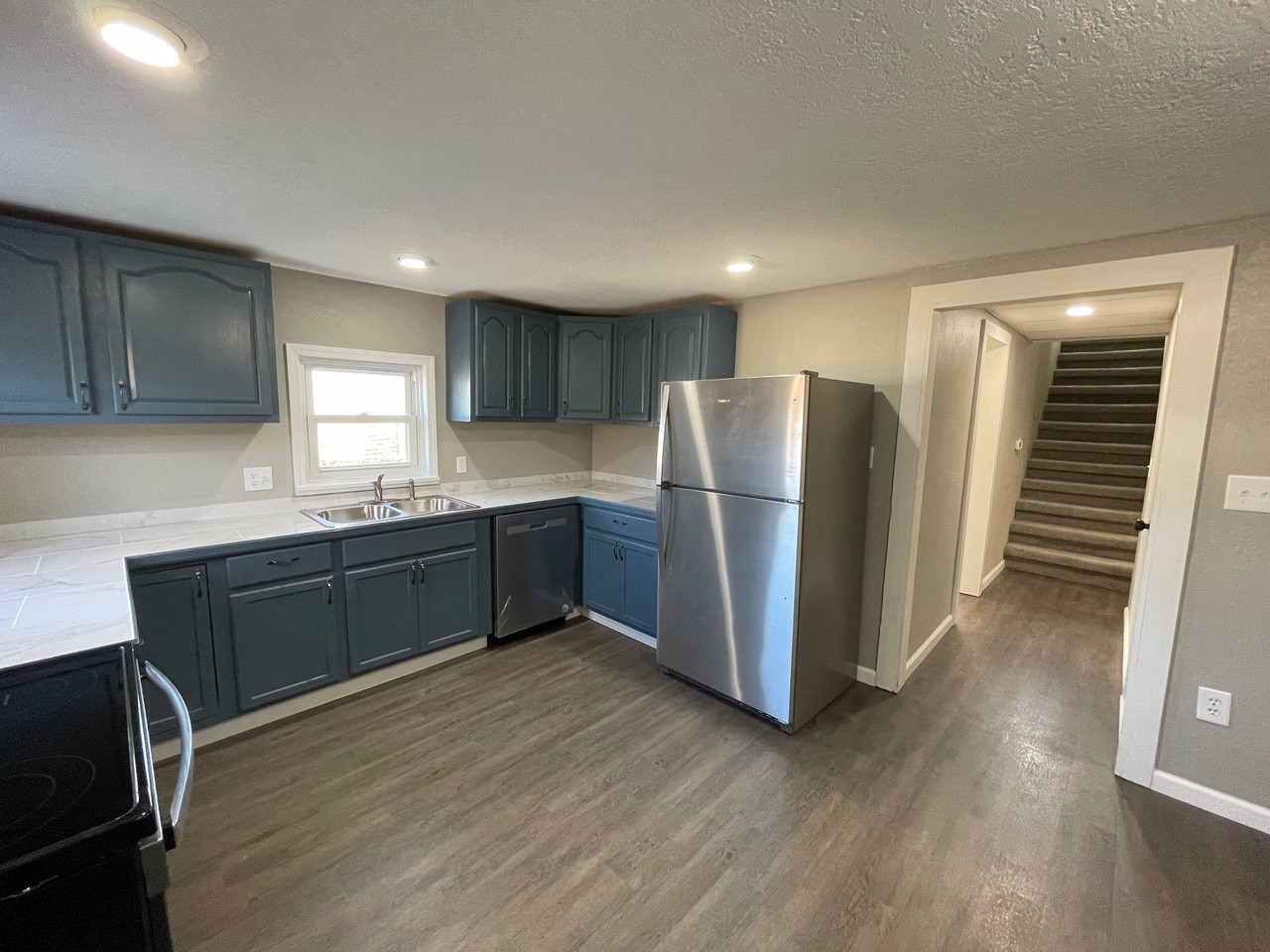 514 W 6th St #1 - Photo 5 of 21