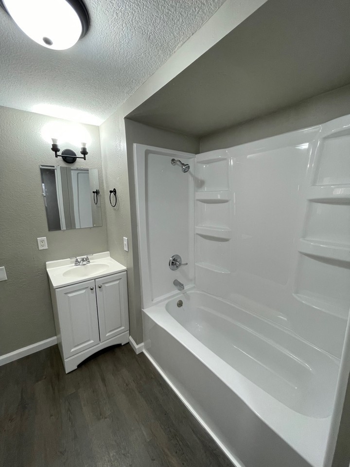 514 W 6th St #1 - Photo 7 of 21