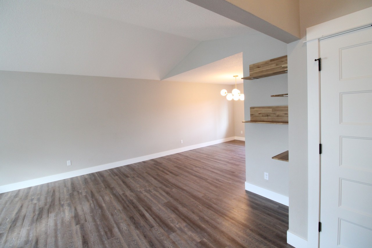16410 Se Oakhurst Ct #1 - Photo 2 of 35