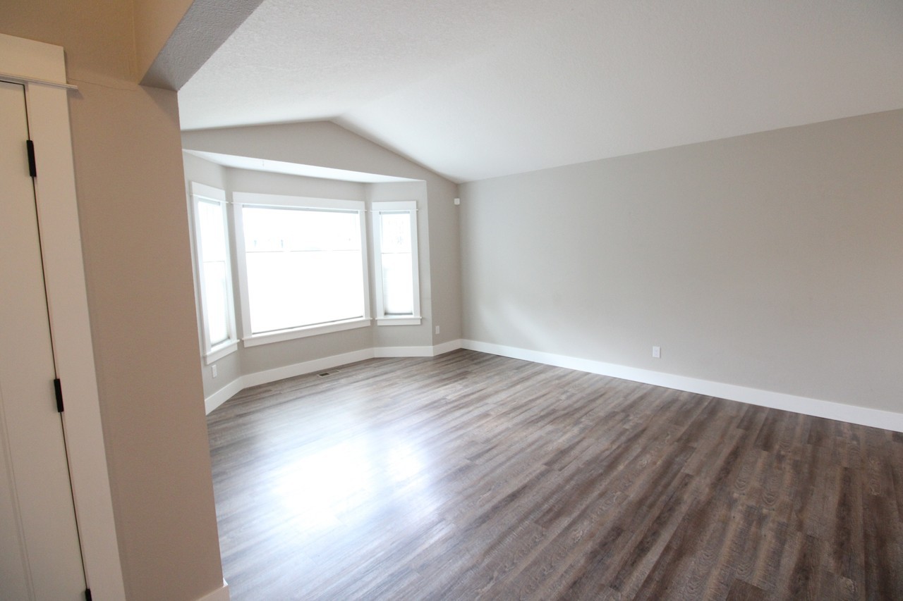 16410 Se Oakhurst Ct #1 - Photo 3 of 35