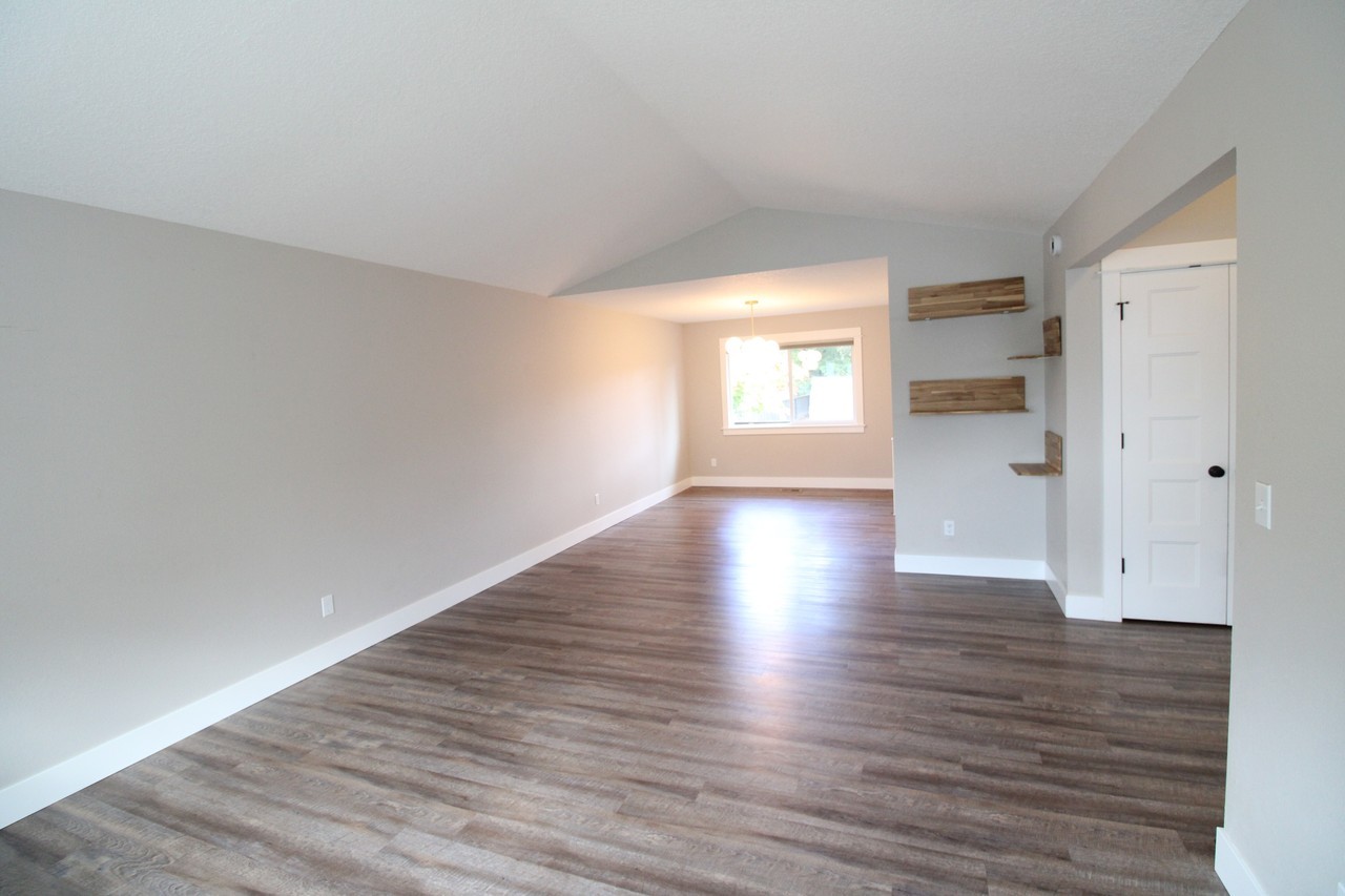 16410 Se Oakhurst Ct #1 - Photo 4 of 35