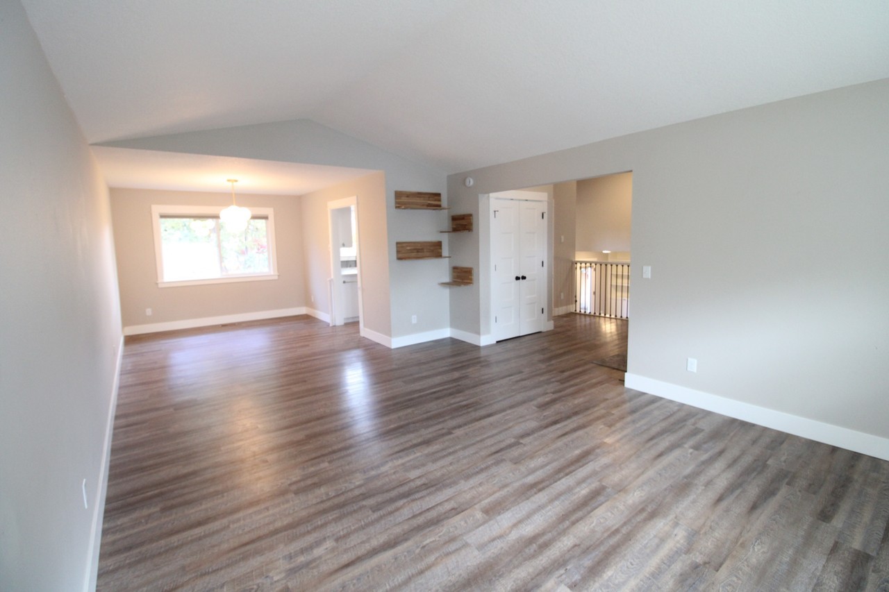 16410 Se Oakhurst Ct #1 - Photo 6 of 35