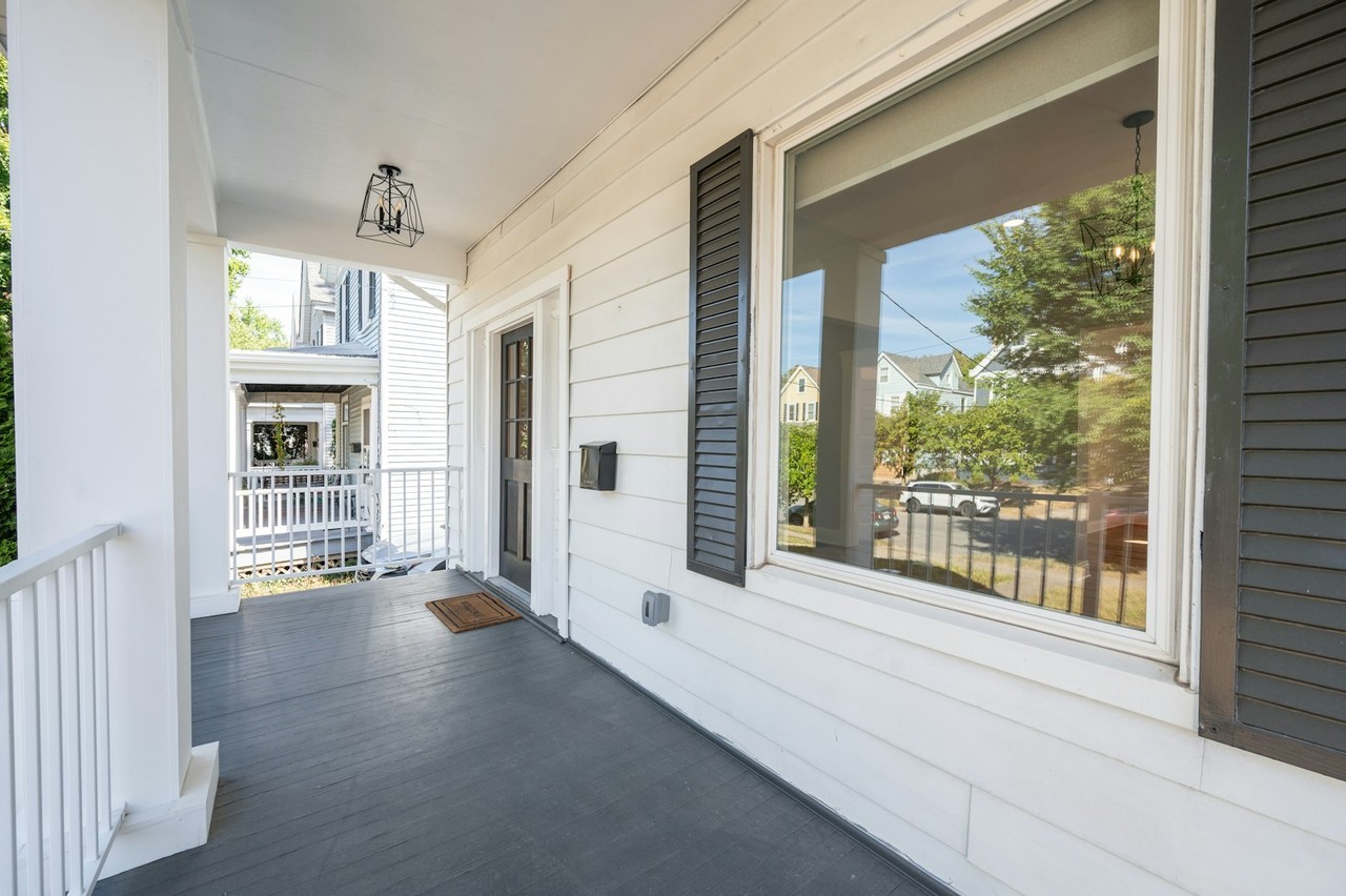 3722 Drake Avenue - Photo 2 of 41
