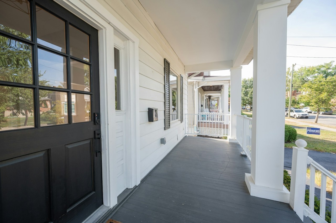 3722 Drake Avenue - Photo 3 of 41