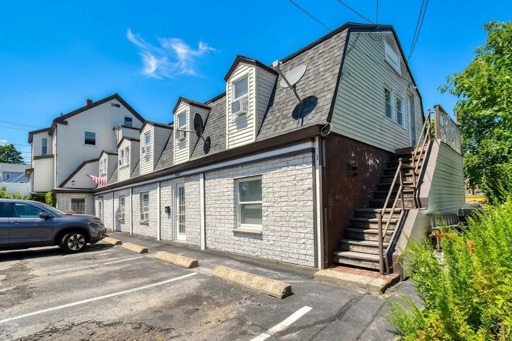 1002 Main Street, Unit 5 - Photo 4 of 10