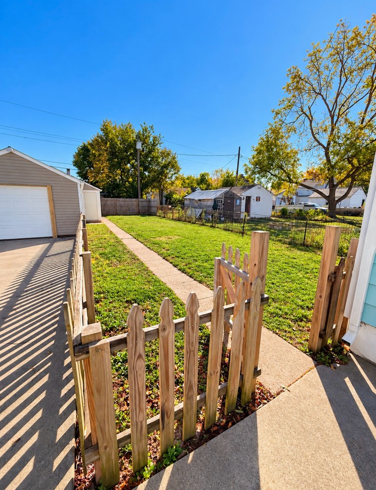 524 Maryland Avenue - Photo 4 of 12
