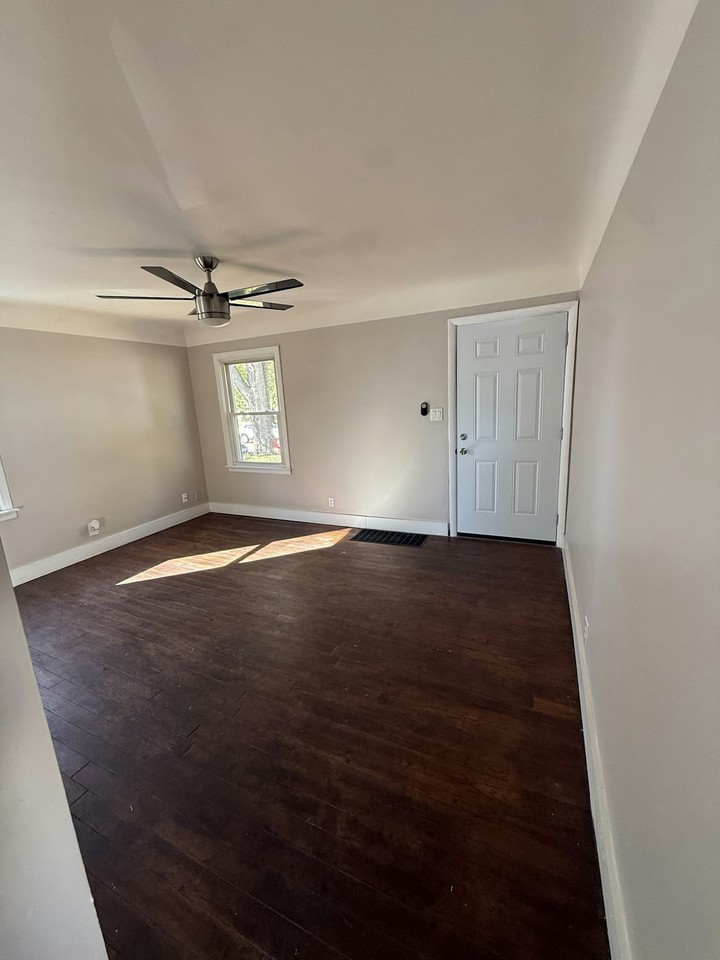 524 Maryland Avenue - Photo 5 of 12