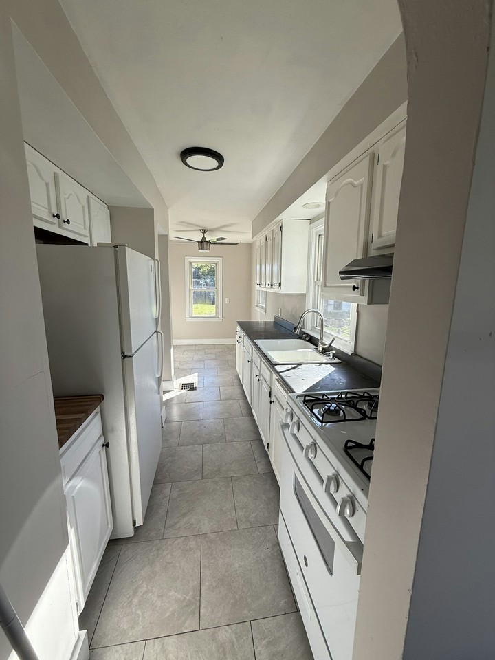 524 Maryland Avenue - Photo 6 of 12
