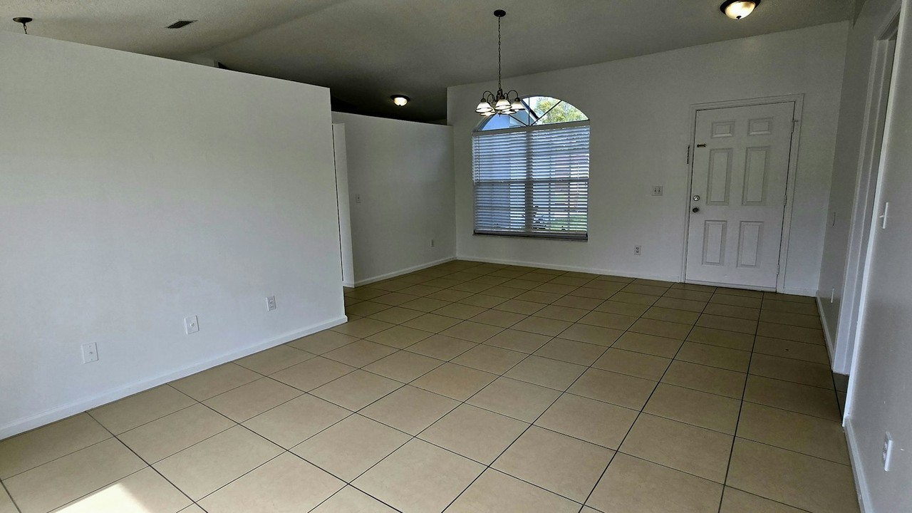 5100 Heatherstone Drive - Photo 4 of 18