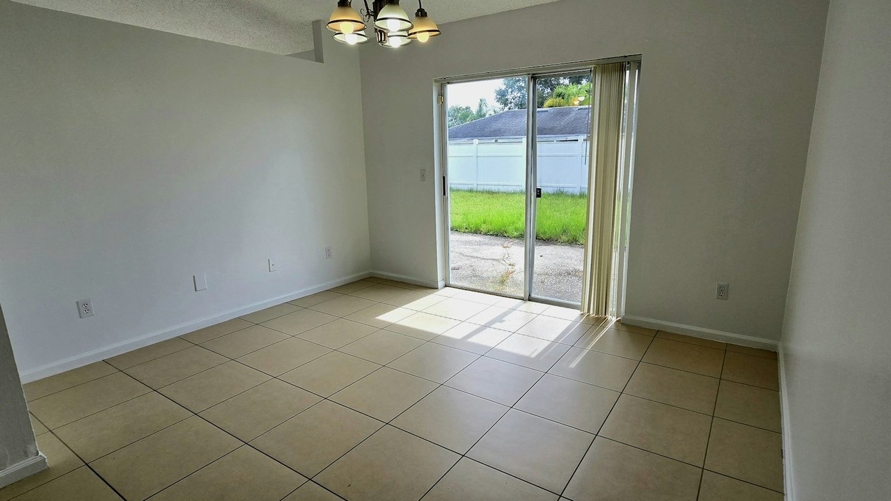 5100 Heatherstone Drive - Photo 5 of 18