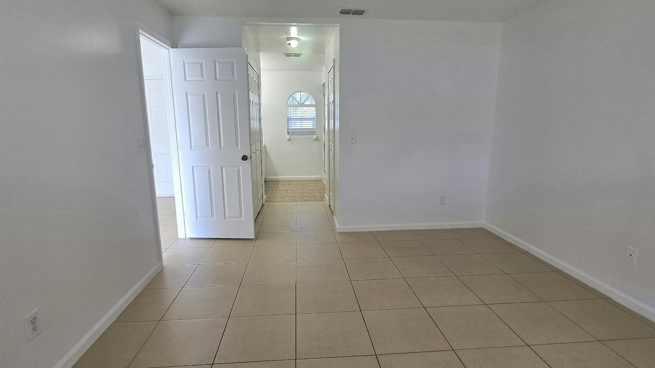 5100 Heatherstone Drive - Photo 6 of 18